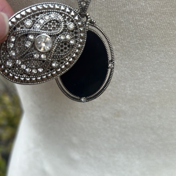 Lia Sophia Vintage Oval Slide Pendant Silver Necklace - Picture 3 of 5